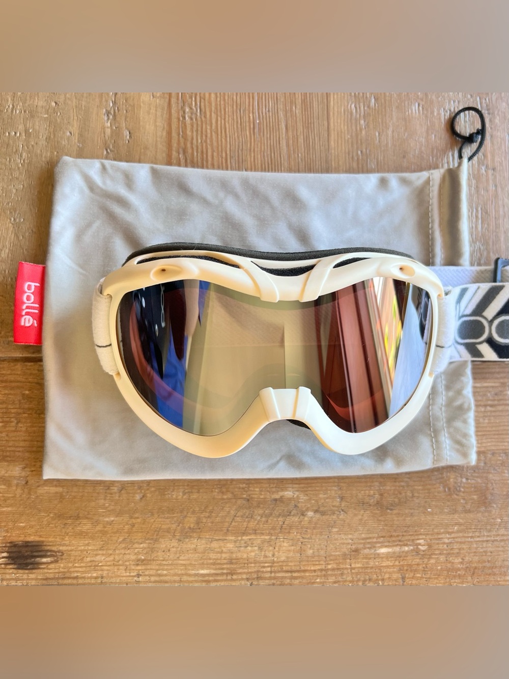 Bolle White Ski/Snowboard Goggles with Mirrored Lens Junior